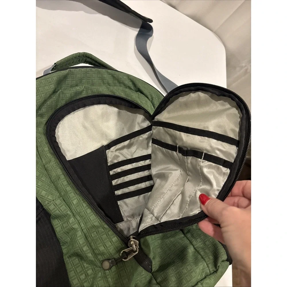 Patagonia Vintage 30L Messenger Laptop Sling Bag With Strap Green/Black